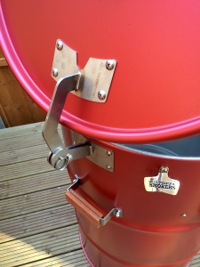 red drum with hinge